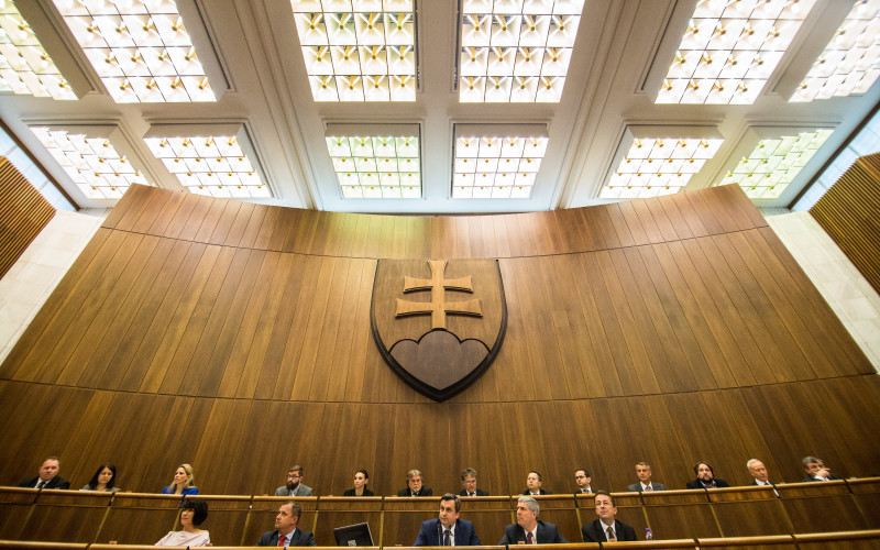 Pohľad do rokovacej sály parlamentu počas rokovania 2. schôdze Národnej rady SR