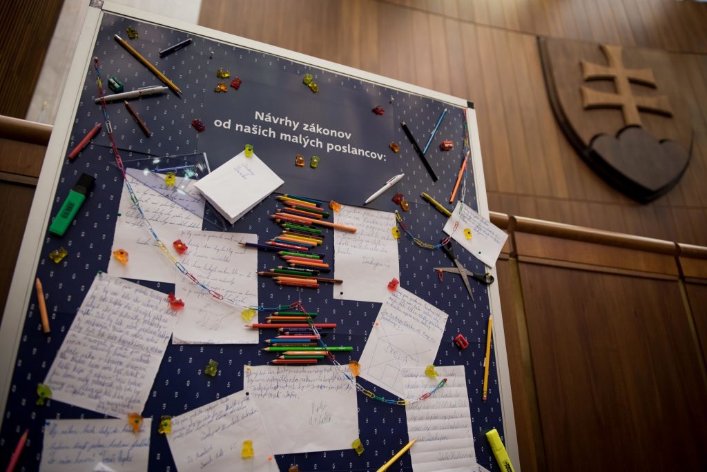 Návrhy zákonov od žiakov Detskej Univerzity Komenského (DUK)