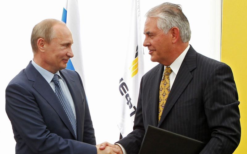 Vladimir Putin a Rex Tillerson v júni 2012